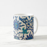 Taza De Café Iznik Tiles Blue<br><div class="desc">Famosas baldosas azules de Iznik fotografiadas en la Mezquita Rustem Pasha,  Estambul,  Turquía. Este vintage diseño floral le aporta a su día la tranquilidad y la elegancia de los espacios sagrados.</div>