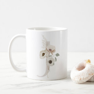 Taza De Café J inicial con flor de color suave Café Mug