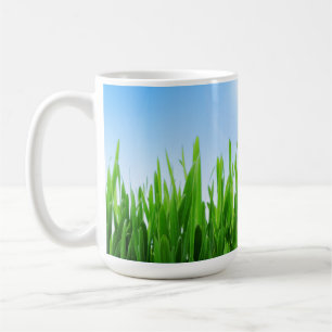 Taza De Café Jardín de césped verde con diseño de cielo azul