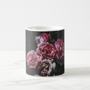 Taza De Café Jardín de medianoche, floral oscuro, barro