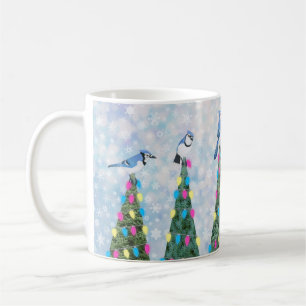 Taza De Café jays azules y árboles de Navidad