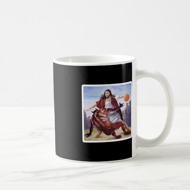 Taza De Café Jesús cruzando el baloncesto satanés (Derecha)
