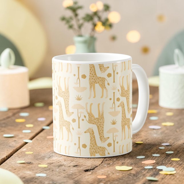 Taza De Café Jirafa Patrón Boho Safari Amarillo Neutral (Yellow safari giraffe pattern on a mug, for fun home accent or savannah party decor or gift.)