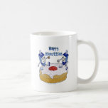 Taza De Café Judaica Happy Hanukkah Dancing Dreidels Doughnut<br><div class="desc">Está viendo la colección Lee Hiller Designs of Home and Office Decor, Apparel, Gifts and Collectibles. Los diseños incluyen la fotografía Lee Hiller y la colección de arte digital de medios mixtos. Puedes ver su fotografía de la naturaleza en http://HikeOurPlanet.com/ y seguir su blog de senderismo dentro del Parque Nacional...</div>