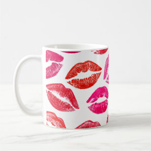 Taza De Café Juego de labios rojos, fondo blanco.