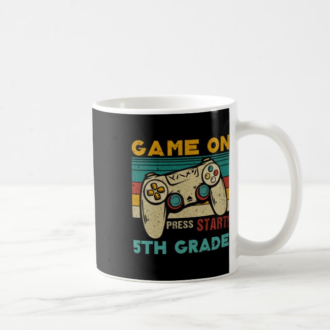 Taza De Café Juego En La Prensa Comienza Jugador De 5º Grado De (Derecha)