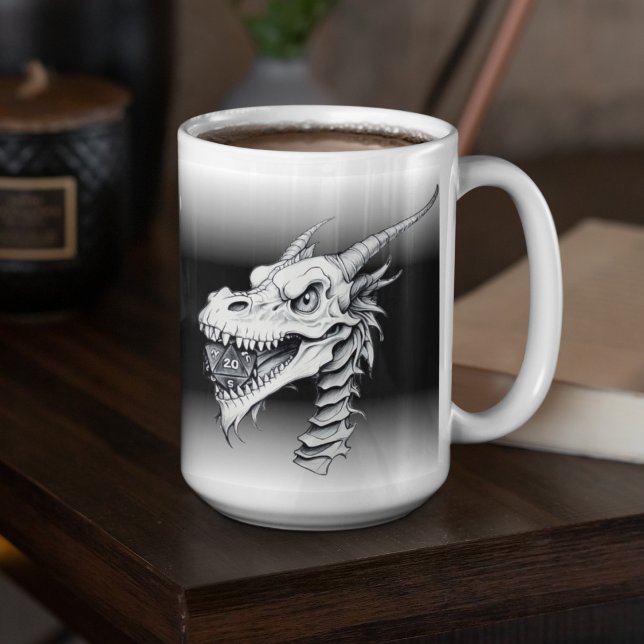 Taza De Café Jugador de tablero de dados D20 Black & White Drag (Subido por el creador)