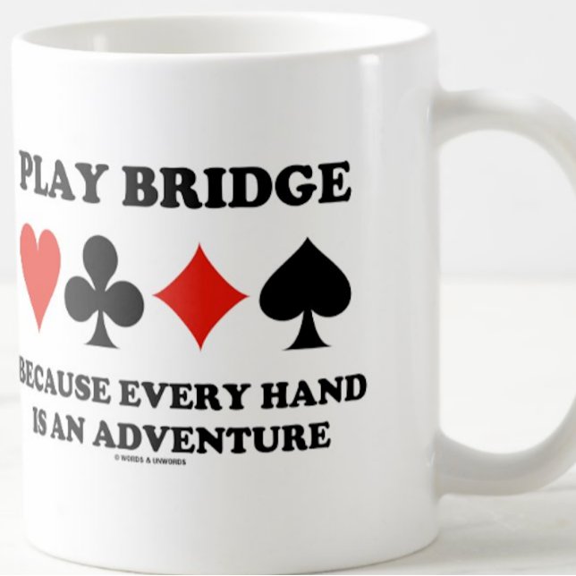 Taza De Café Jugar Puente Porque Cada Mano Es Una Aventura (Bridge players will enjoy this mug featuring the four card suits along with the bridge truism)