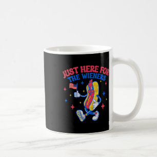Taza De Café Justo Aquí Para El Wieners 4 De Julio Perro Calien