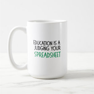 Taza De Café Juzgando tu hoja de cálculo, regalo divertido para
