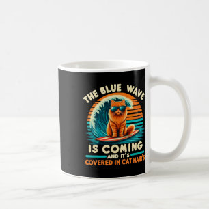 Taza De Café Kamala La Ola Azul está llegando y está cubierta e