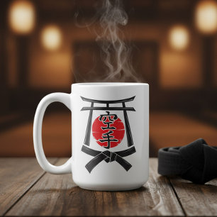 Taza De Café Karate - puerta Torii, Sol y Kanji 