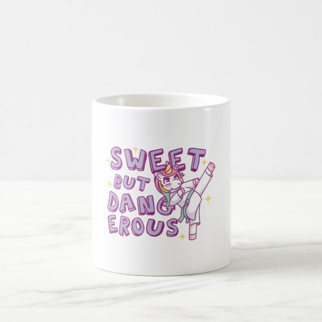 Taza De Café Karate Unicorn dulce pero peligroso (Centro)
