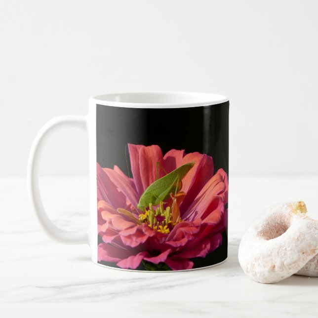 Taza De Café Katydid sobre Zinnia (Con donut)