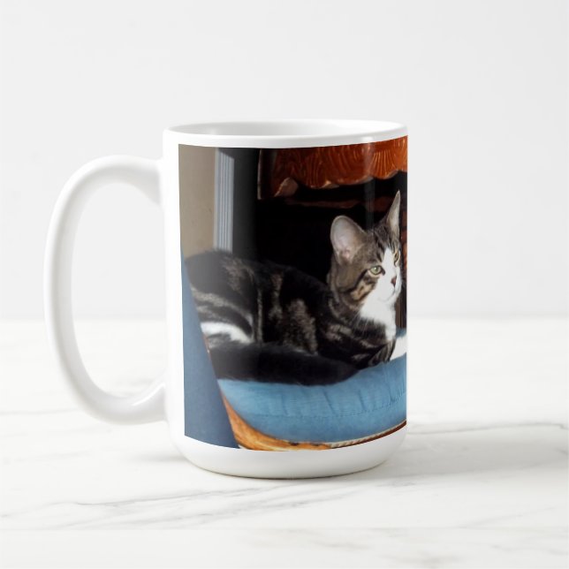 Taza De Café Keeno Debajo De La Mesa Café Mug (Izquierda)
