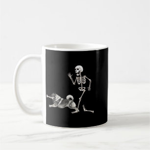 Taza De Café Keeshond y esqueleto divertidos de Halloween