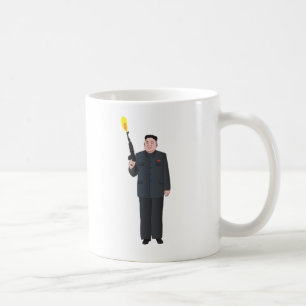 Taza De Café Kim Jong-un riendo mientras dispara un arma al air