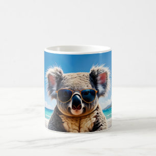 Taza De Café Koala en una playa de arena