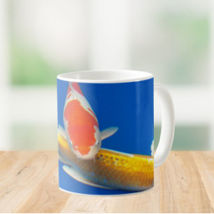 Taza De Café Koi Coloridos en Estanque Azul