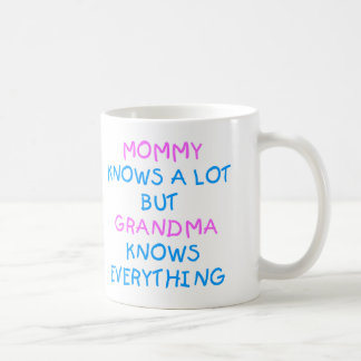 Taza De Café La abuela lo sabe todo | Regalo del Día de la Madr