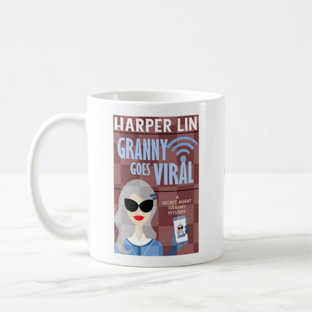 Taza De Café La abuela se vuelve viral por Harper Lin Book Mug (Izquierda)