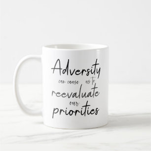 Taza De Café La adversidad puede hacer que reevaluemos las prio