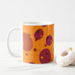 Taza De Café La alegre jelly-f judía de Hanukkah de SlipperyJoe<br><div class="desc">Representación de donut judía hebreo rellena de jalea de SlipperyJoe Regalos decorativos de judaísmo religión símbolos pequeños tipo asterisco naranja púrpura formas ovales arreglo juguetón artístico abstracto fondo brillante</div>