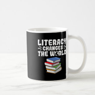 Taza De Café La Alfabetización Cambia El Maestro De Lectura Del