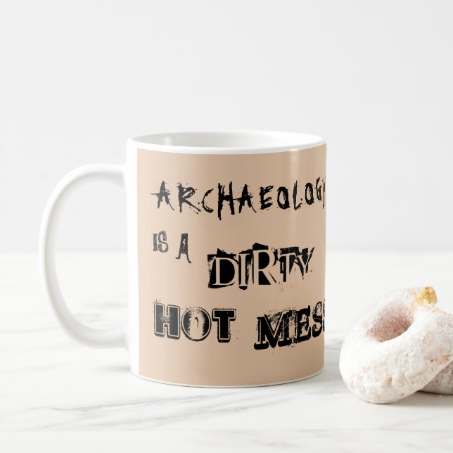 Taza De Café La arqueología beige es un sucio desastre (Con donut)