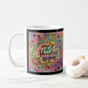 Taza De Café La aventura comienza la diversión floral Bonito
