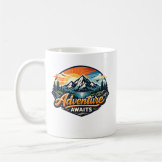 Taza De Café La aventura espera – paisaje montañoso al aire lib