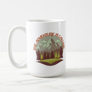 Taza De Café La Aventura Está Llamando. Monumentos y bosques