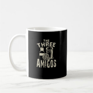 Taza De Café La Bebida De Novedad Cóctel De Los Tres Amigos