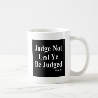 Taza De Café La biblia y juicio de otros