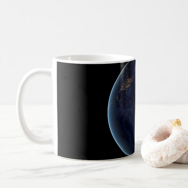 Taza De Café La ciudad de la Tierra se ilumina de noche (Con donut)