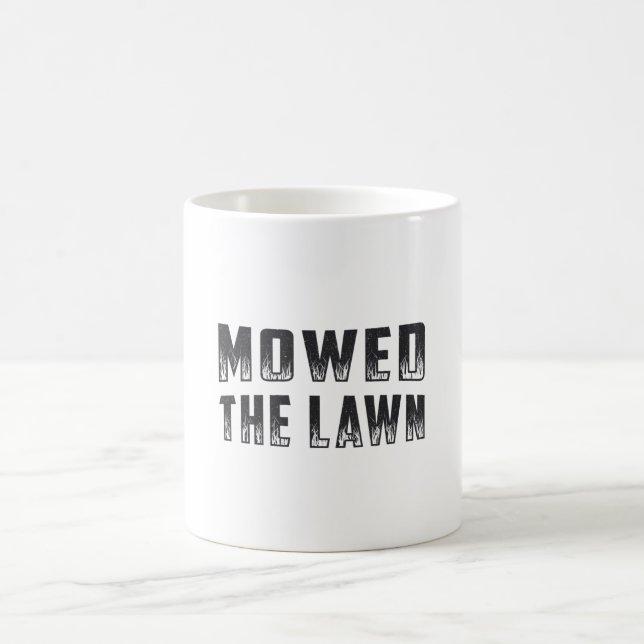 Taza De Café La Ducha De Césped Que Membraba El Césped Se Enmas (Centro)