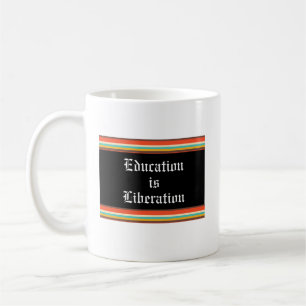Taza De Café La educación es la liberación de la bruma bilingüe