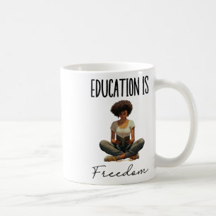 Taza De Café La educación es libertad Libros de maestros negros