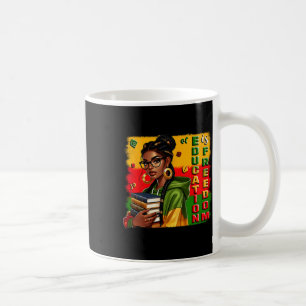 Taza De Café La educación es libertad Libros de maestros negros