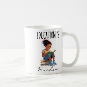 Taza De Café La educación es libertad Libros de maestros negros