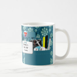 Taza De Café La enfermera personalizada friega en flores verde