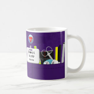 Taza De Café La enfermera personalizada friega en púrpura