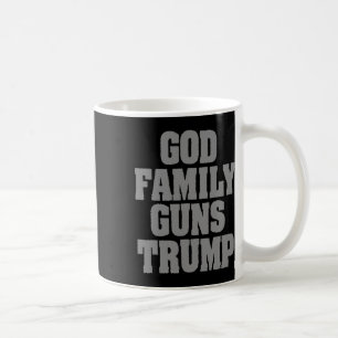 Taza De Café La familia patriótica Trump arma a Trump