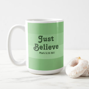Taza De Café La fe cristiana solo cree la biblia versus el verd