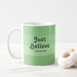 Taza De Café La fe cristiana solo cree la biblia versus el verd