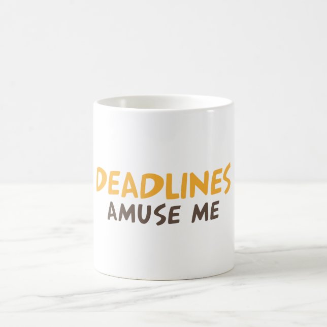 Taza De Café La fecha límite me divierte (Centro)