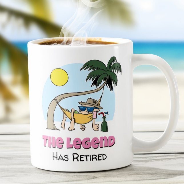 Taza De Café La leyenda se ha retirado, graciosa Personalizado  (The LEGEND Has Retired coffee mug on tropical beach)