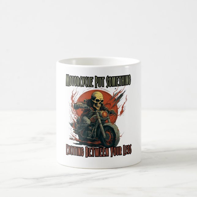 Taza De Café La motocicleta pone algo emocionante entre las pie (Centro)