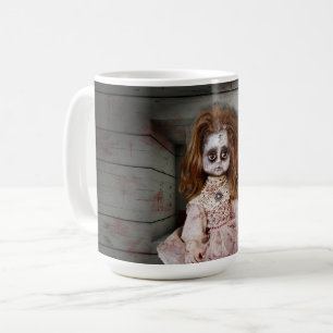 Taza De Café La muñeca de porcelana embrujada vintage de Slippe