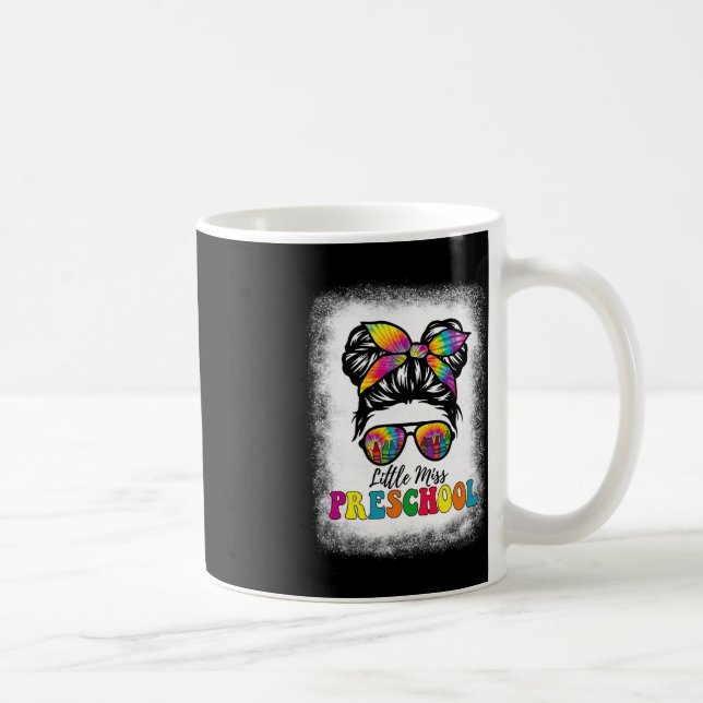 Taza De Café La pequeña Miss Prescología Tie Dye Messy Bun Chic (Derecha)